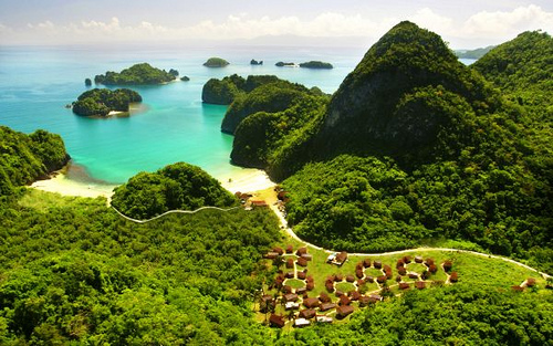 Gota Island in Caramoan