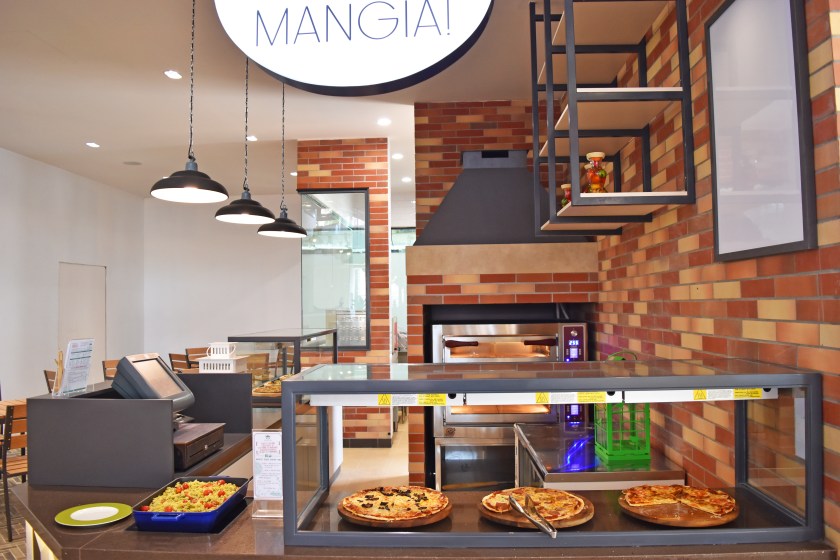 Bintan Lagoon Resort - Fiesta Restaurant Mangia Front Pizza