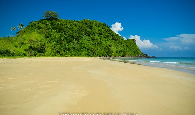Refreshing view of the grassy hill kissing the turquoise waters.