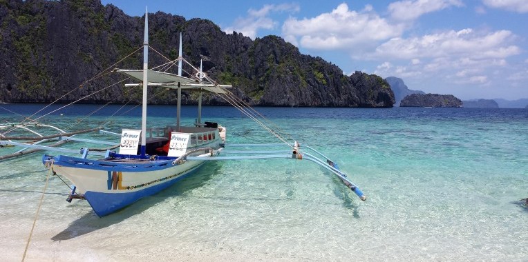 Nacpan El Nido - Sail the cool blue waters