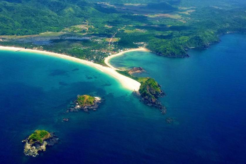 Nacpan Beach El Nido Palawan Photo via @abdulzln Flickr.