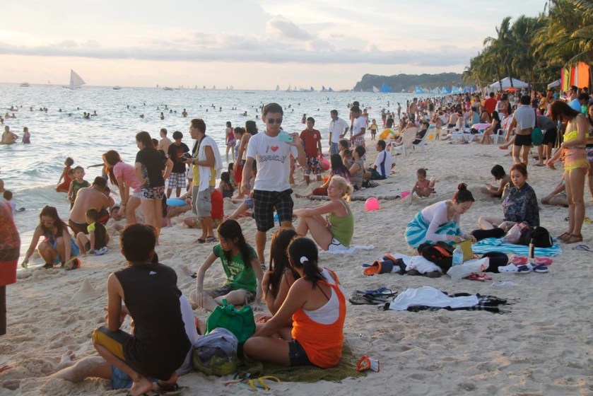 overcrowded boracay beach - annaeverywhere