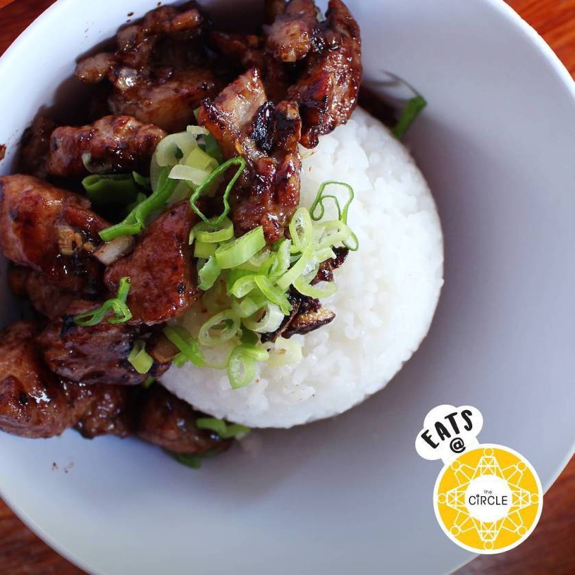 A simple meal costs only around P100-P200 ($2-4).