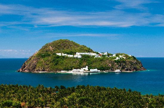 Marinduque's luxurious resort, Bellaroca is known for being a wedding destination in the Philippines.