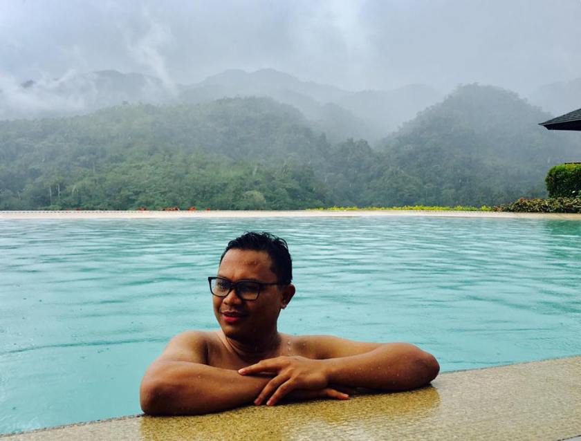 This writer by the Vista Tala Pool