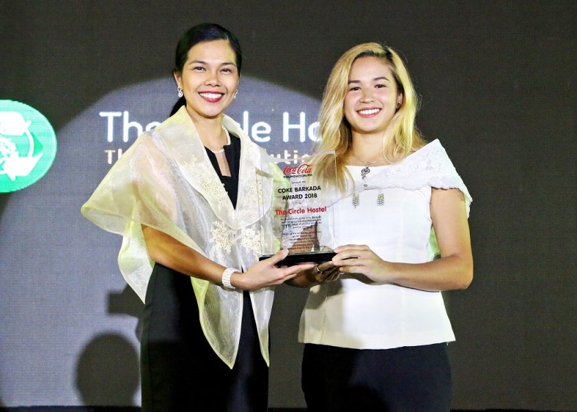 Coca-Cola Philippines Public Affairs and Communications Director, Jonah De Lumen-Pernia (left) presents the Coke Barkada Award to The Circle Hostel environmental officer Fiona Faulkner, as both their organizations take a stand to create a world without waste.