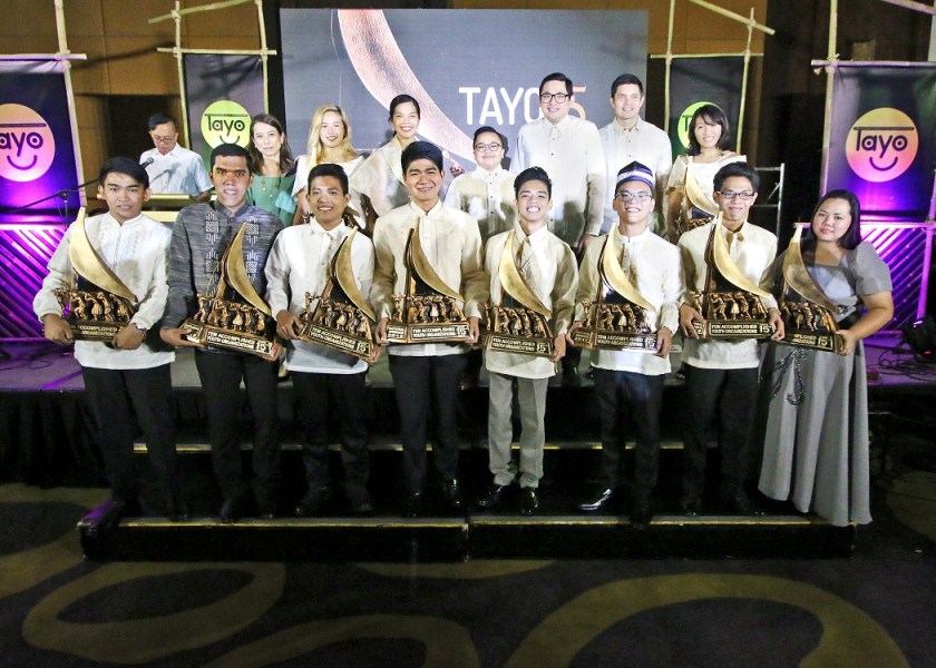 The TAYO Awardees beam with pride as TAYO Awards judges, including (4th from left, back row) Coca-Cola Philippines Public Affairs and Communications Director Jonah De Lumen-Pernia, National Youth Commission Chairman Ice Seguerra, Senator Bam Aquino, and YesPinoy Foundation Chairman Dingdong Dantes, join them on stage.