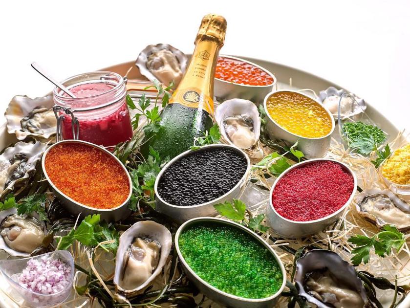 Lauded as one of Singapore’s longest brunches, the popular four-hour brunch features a Knife Shaved Crudo Bar alongside the signature Caviar Bar and premium Seafood on Ice, as well as an additional range of artisanal Irish Cheeses complementing the famous Scorched Raclette Cheese live station available at the Farmer’s Cheese Theatre. 