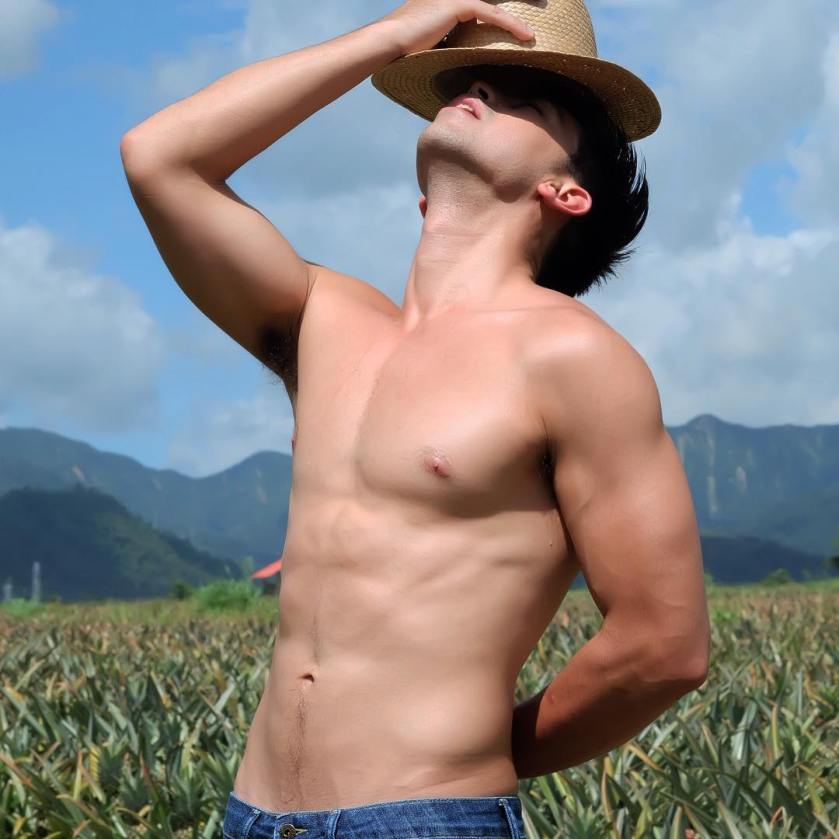 Derrick Monasterio hot photo