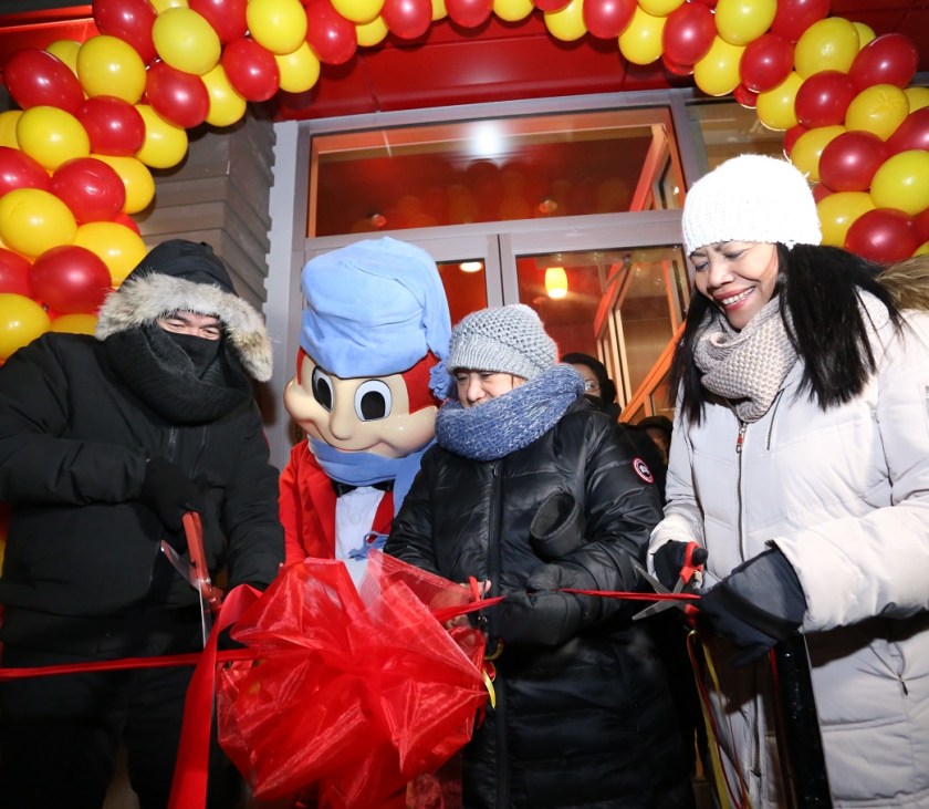 Jollibee first store in Canada