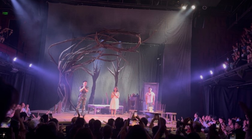 Anino sa Likod ng Buwan